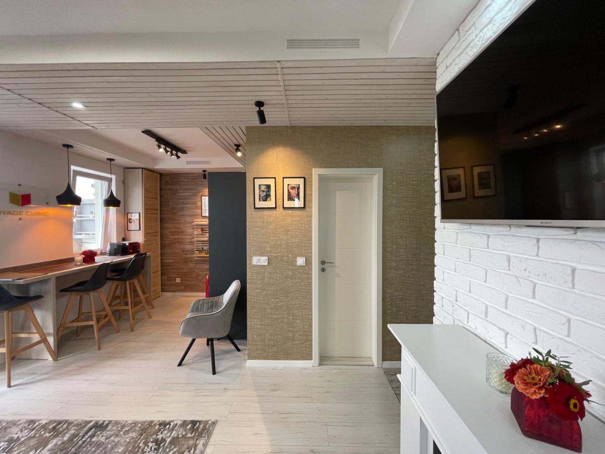 Voyage Cubic Adults Only Lägenhet Sibiu Exteriör bild