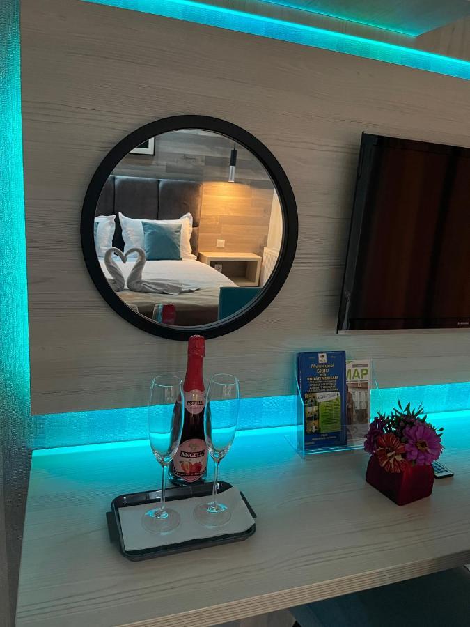 Voyage Cubic Adults Only Lägenhet Sibiu Exteriör bild